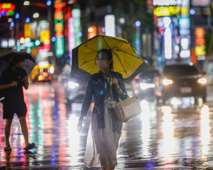 taiwan-shuts-down-as-typhoon-krathon-bears-down-on-island’s-southwest