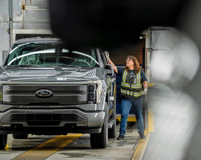 ford’s-third-quarter-sales-up-0.7%-as-gm-overtakes-it-in-evs