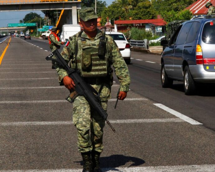 mexican-soldiers-kill-six-after-opening-fire-on-truck-carrying-migrants