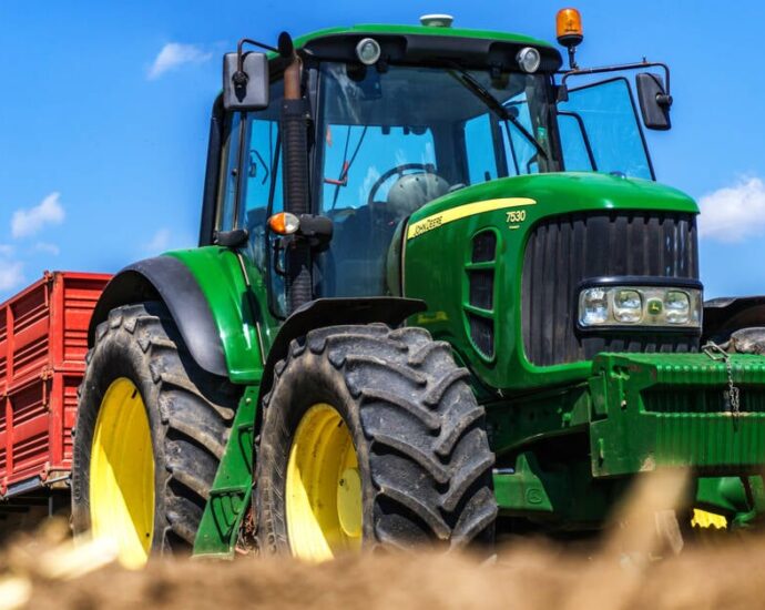 john-deere-accused-of-being-full-of-manure-with-its-right-to-repair-promises