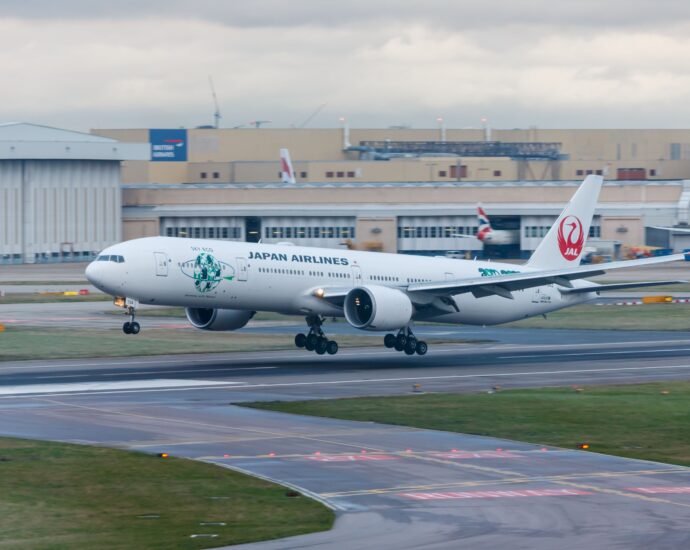 is-united-airlines-interested-in-japan-airlines’-retired-boeing-777-300ers?