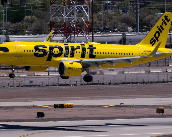 spirit-airlines’-future-uncertain-as-discussions-over-bankruptcy-begin