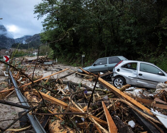 rescuers-in-bosnia-search-for-people-missing-in-deadly-floods