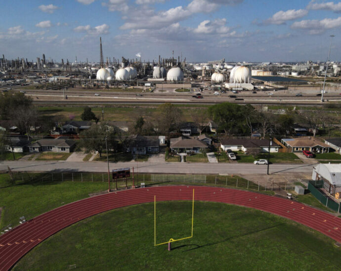 how-texas-diminished-a-once-rigorous-air-pollution-monitoring-team 