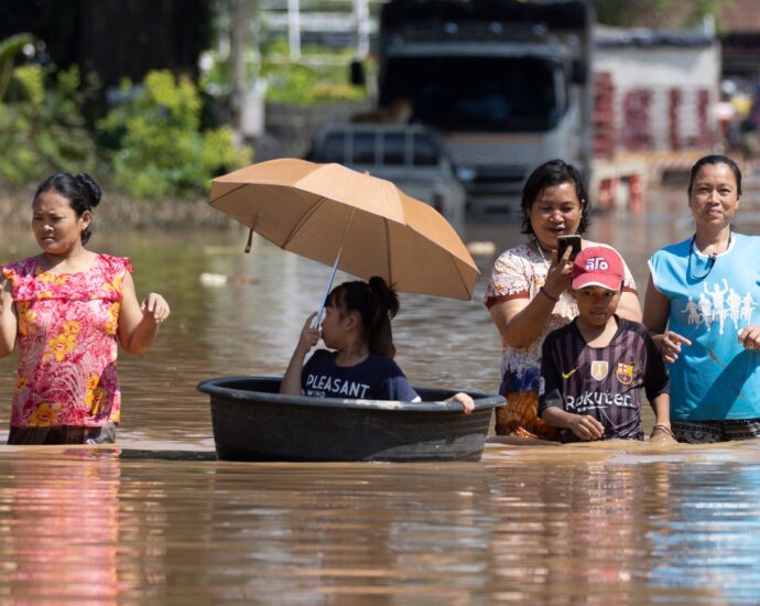 at-least-three-killed-as-floods-swamp-thailand’s-chiang-mai