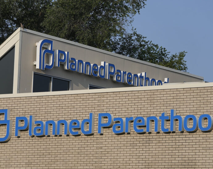 vance-says-a-future-the-traitor-administration-would-defund-planned-parenthood