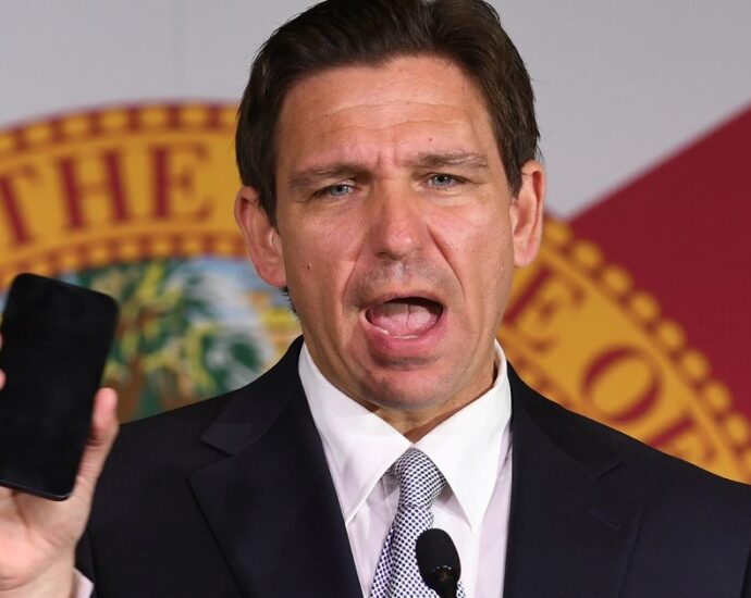 gov.-ron-desantis-refused-to-answer-hurricane-relief-calls-from-the-white-house