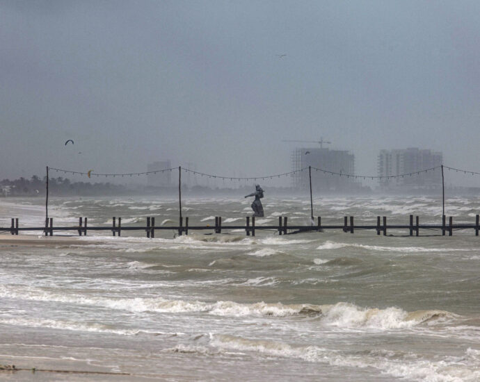 milton-pummels-florida,-the-second-major-hurricane-to-strike-the-state-in-two-weeks