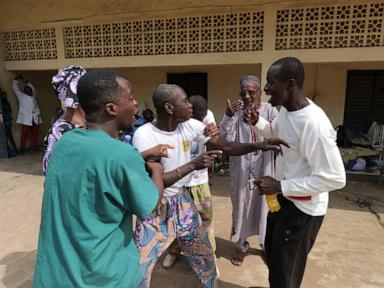 mali’s-traditional-theater-gives-psychiatric-patients-the-stage