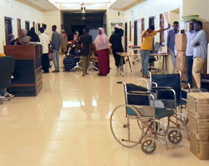 inside-the-last-functioning-hospital-in-sudan’s-khartoum-north