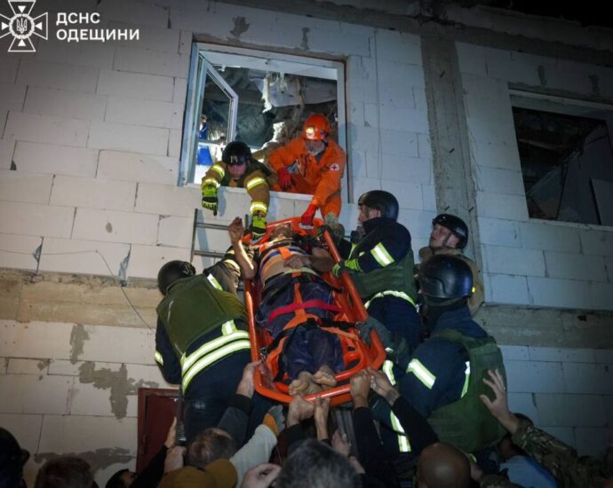 russia-attacks-ukraine-overnight,-killing-five-people,-injuring-10-in-odesa