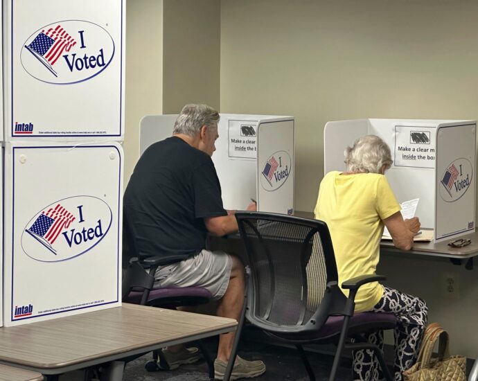 us-justice-department-sues-virginia-for-purging-voters-before-election