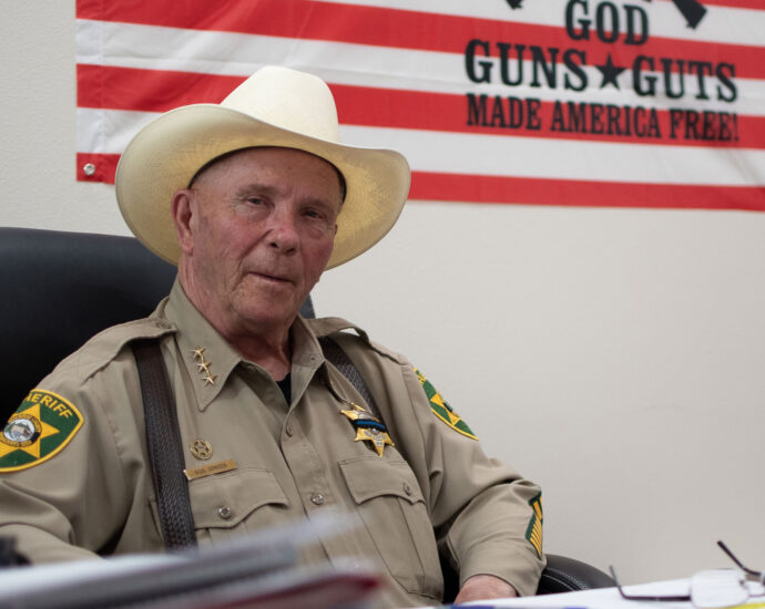 in-rural-washington,-a-‘constitutional-sheriff’-and-his-growing-volunteer-posse-provoke-controversy