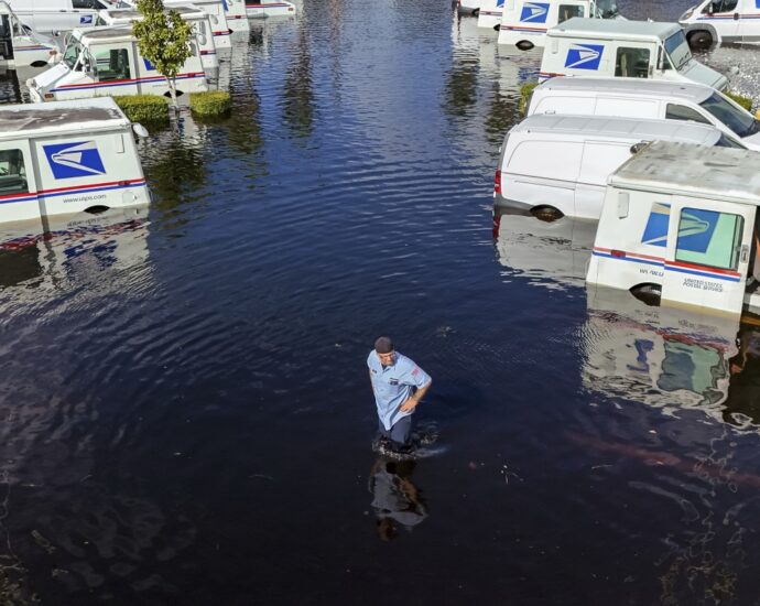 power-outages,-fuel-shortages-and-flooding-impacting-floridians-3-days-after-milton