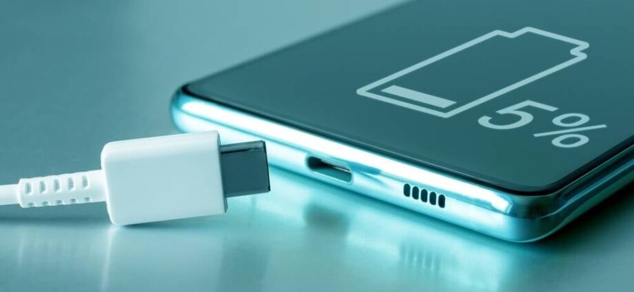 uk-ponders-usb-c-as-common-charging-standard