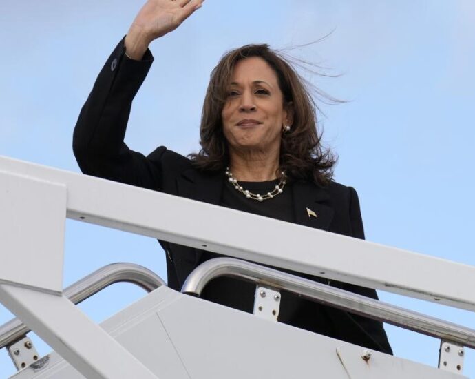 the-traitor-and-harris-barnstorm-pennsylvania-in-tightening-race