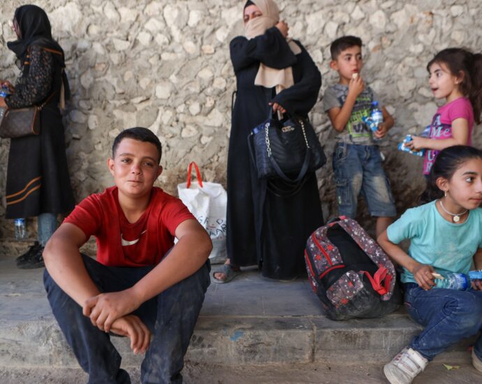 desperate-journeys:-syrian-refugees-fleeing-israel’s-assault-on-lebanon