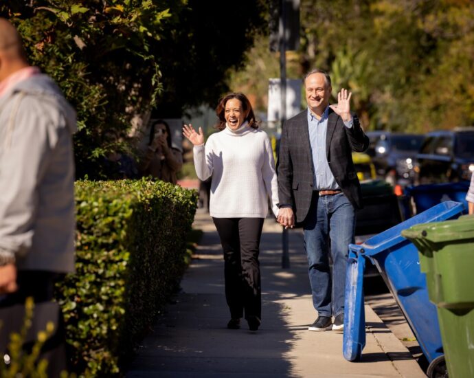 for-kamala-harris’-la.-neighbors,-her-house-is-a-delight-and-an-annoyance