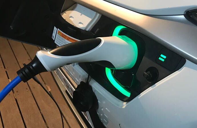 electric-cars-and-the-grid:-how-low-priced-ev-charging-will-benefit-everyone