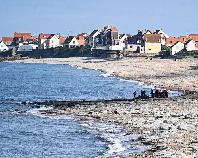 baby-dies-as-asylum-seekers’-boat-sinks-off-french-coast