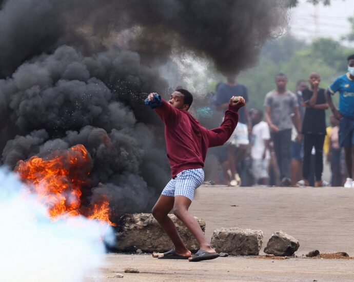 police-in-mozambique-disperse-opposition-protest-after-disputed-election