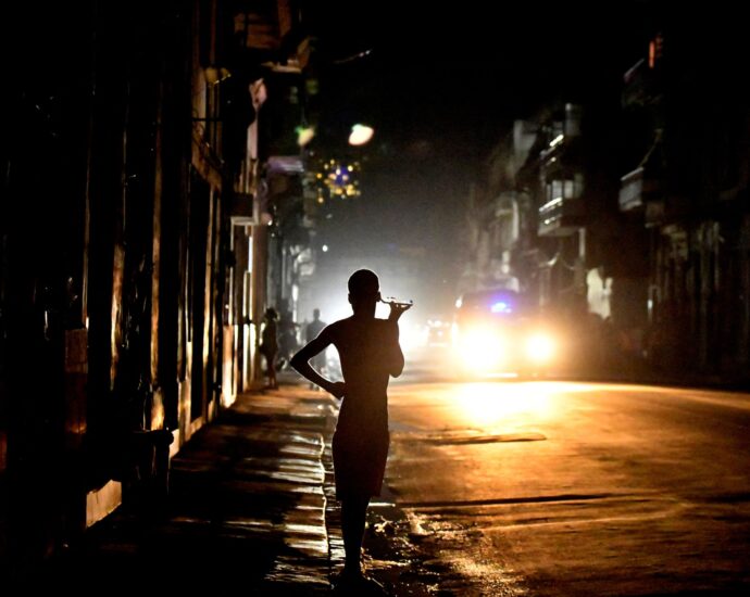 electricity-finally-begins-to-return-in-cuba-after-multi-day-power-blackout