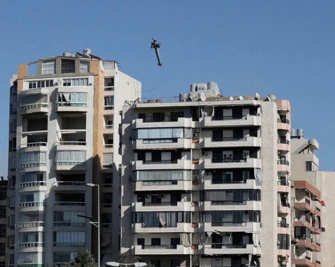 images-capture-exact-moment-israeli-missile-hit-building-in-beirut