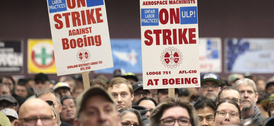 boeing-machinists-reject-new-labor-contract,-extending-strike