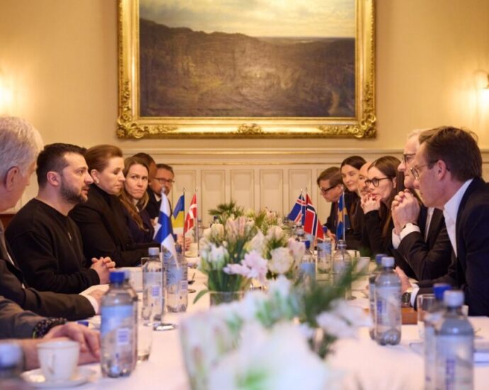 zelenskyy-arrives-in-iceland-for-first-time-to-participate-in-the-nordic-leaders’-summit