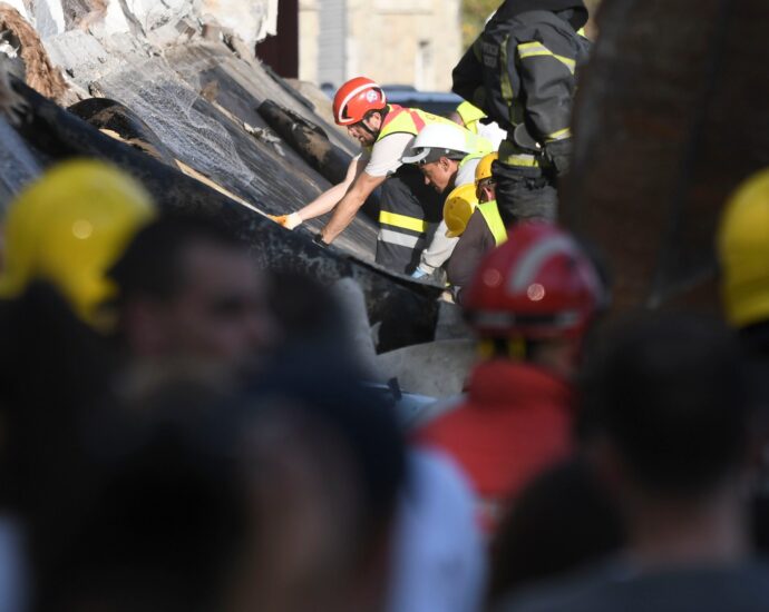 eight-killed-in-serbia-train-station-roof-collapse