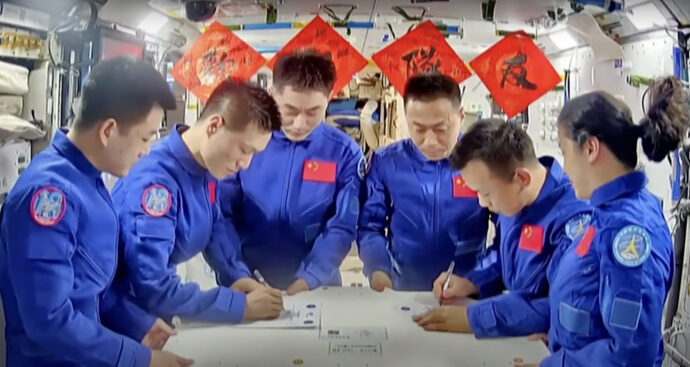 China’s Shenzhou 19 astronauts take the reins of Tiangong space station (video)