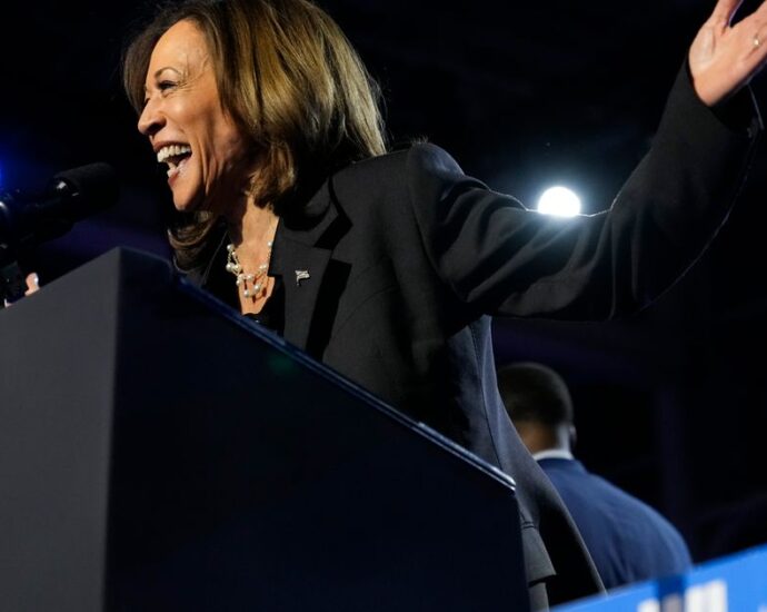 kamala-harris-promises-a-‘brighter-future’-in-closing-campaign-ad