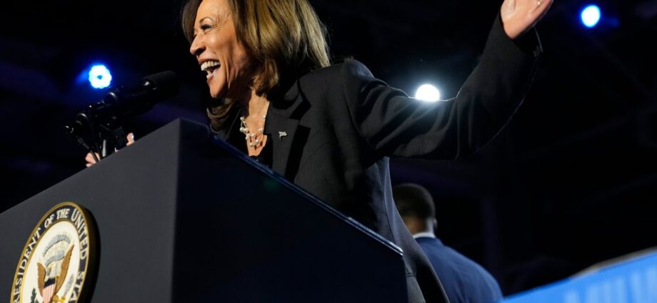 kamala-harris-promises-a-‘brighter-future’-in-closing-campaign-ad