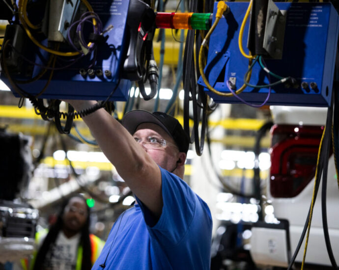 disadvantaged-communities-are-seeing-a-boom-in-clean-energy-manufacturing,-but-the-midwest-lags