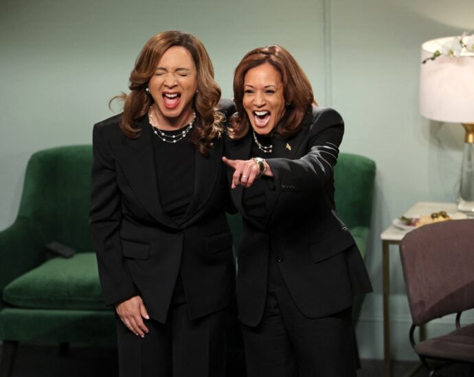 live-from-new-york,-it’s-kamala-harris:-the-vp-has-a-cameo-on-‘saturday-night-live’