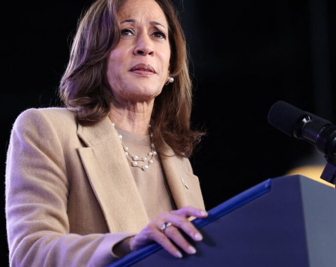 kamala-harris-will-appear-on-snl-in-last-episode-before-presidential-election,-ap-reports