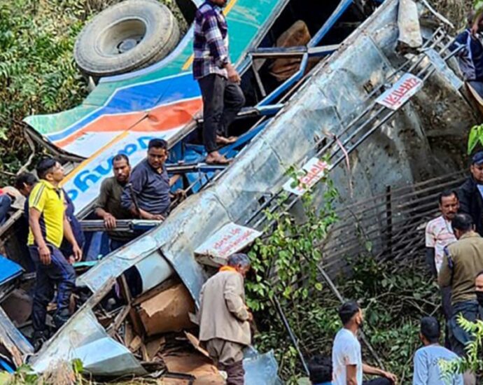 bus-plunges-into-himalayan-gorge-in-north-india,-killing-at-least-36-people