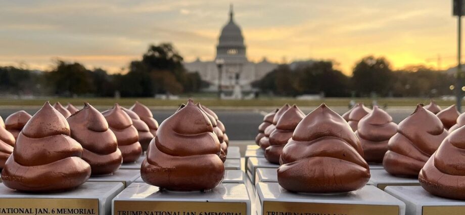 mini-poop-statues-appear-at-dc.’s-mysterious-turd-monument-‘honoring’-the-traitor