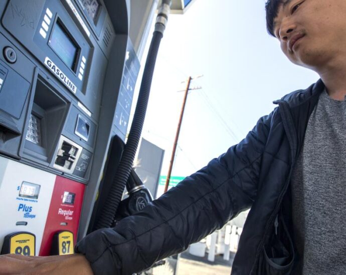 california-regulators-are-pressed-to-come-clean-on-gasoline-prices