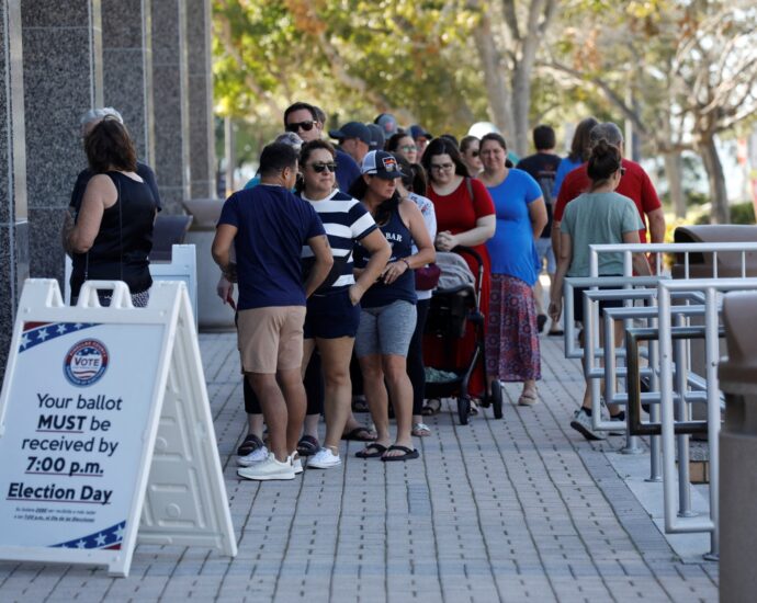 us-voters-cast-ballots-with-security-tight-as-election-campaign-nears-end