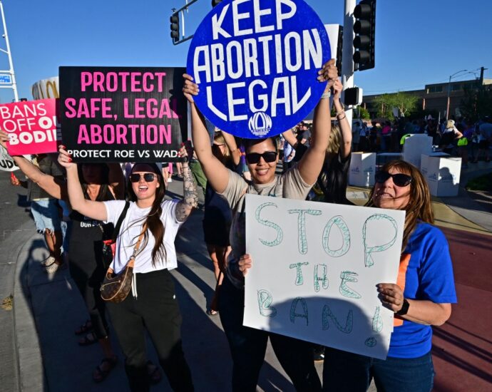 arizona-voters-pass-constitutional-amendment-guaranteeing-abortion-access