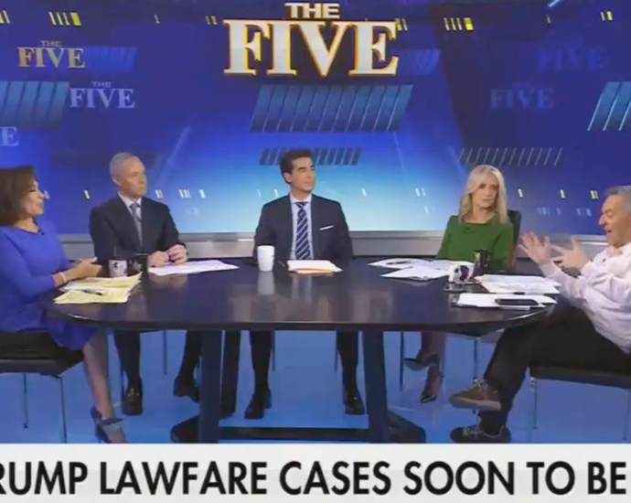 fox-news-hosts-suggest-‘death-penalty’-for-americas-worst-traitor-prosecutors