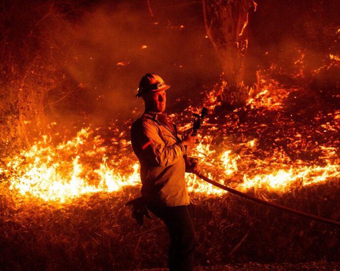 thousands-evacuated-as-wildfires-ravage-homes-near-los-angeles