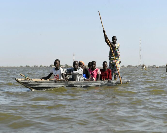 nearly-380,000-people-displaced-by-south-sudan-floods,-un-says