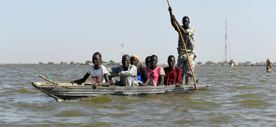 nearly-380,000-people-displaced-by-south-sudan-floods,-un-says