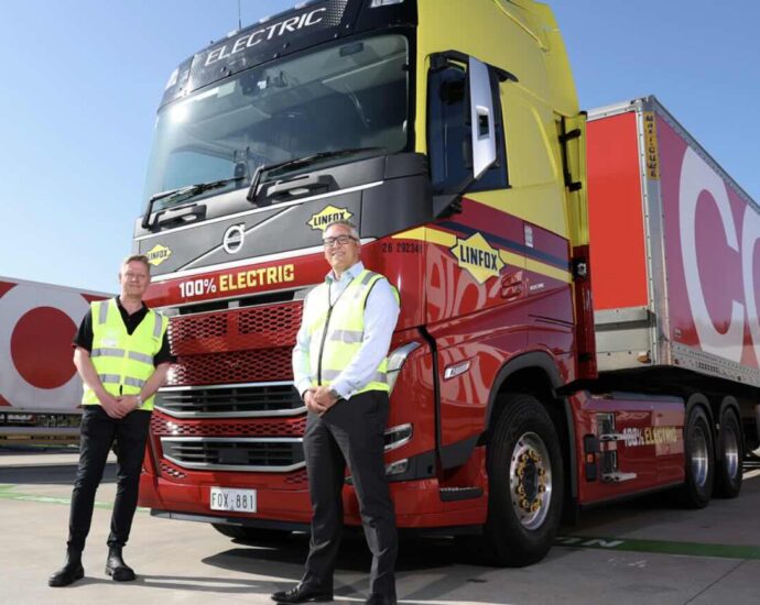 australian-trucking-giants-to-roll-out-another-54-electric-trucks-with-new-grants