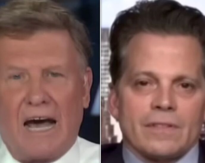 cnbc-host-fumes-at-anthony-scaramucci,-asks-if-he’s-‘embarrassed’-by-his-the-traitor-take