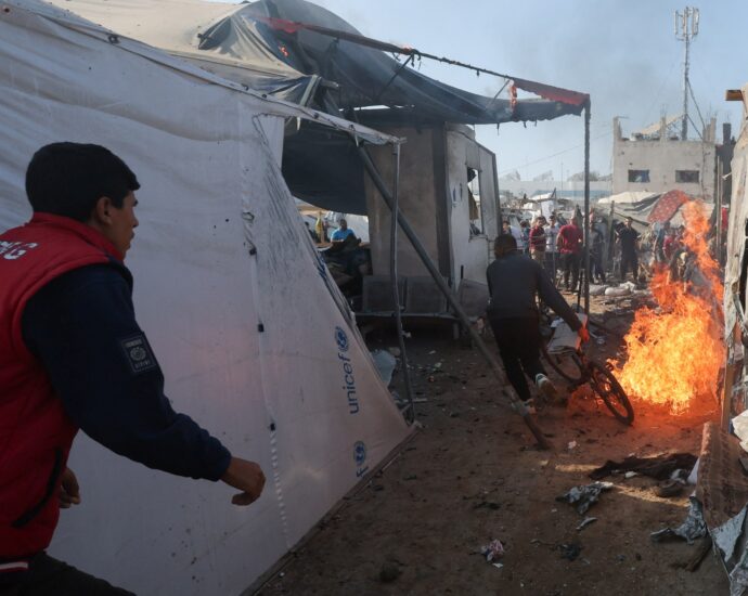 israel-attacks-displaced-people-camped-at-gaza-hospital