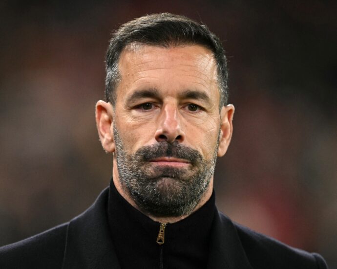 ruud-van-nistelrooy-exits-manchester-united-as-amorim-takes-over