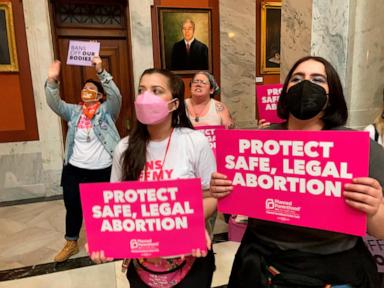 a-pregnant-woman-sues-for-the-right-to-an-abortion-in-challenge-to-kentucky’s-near-total-ban